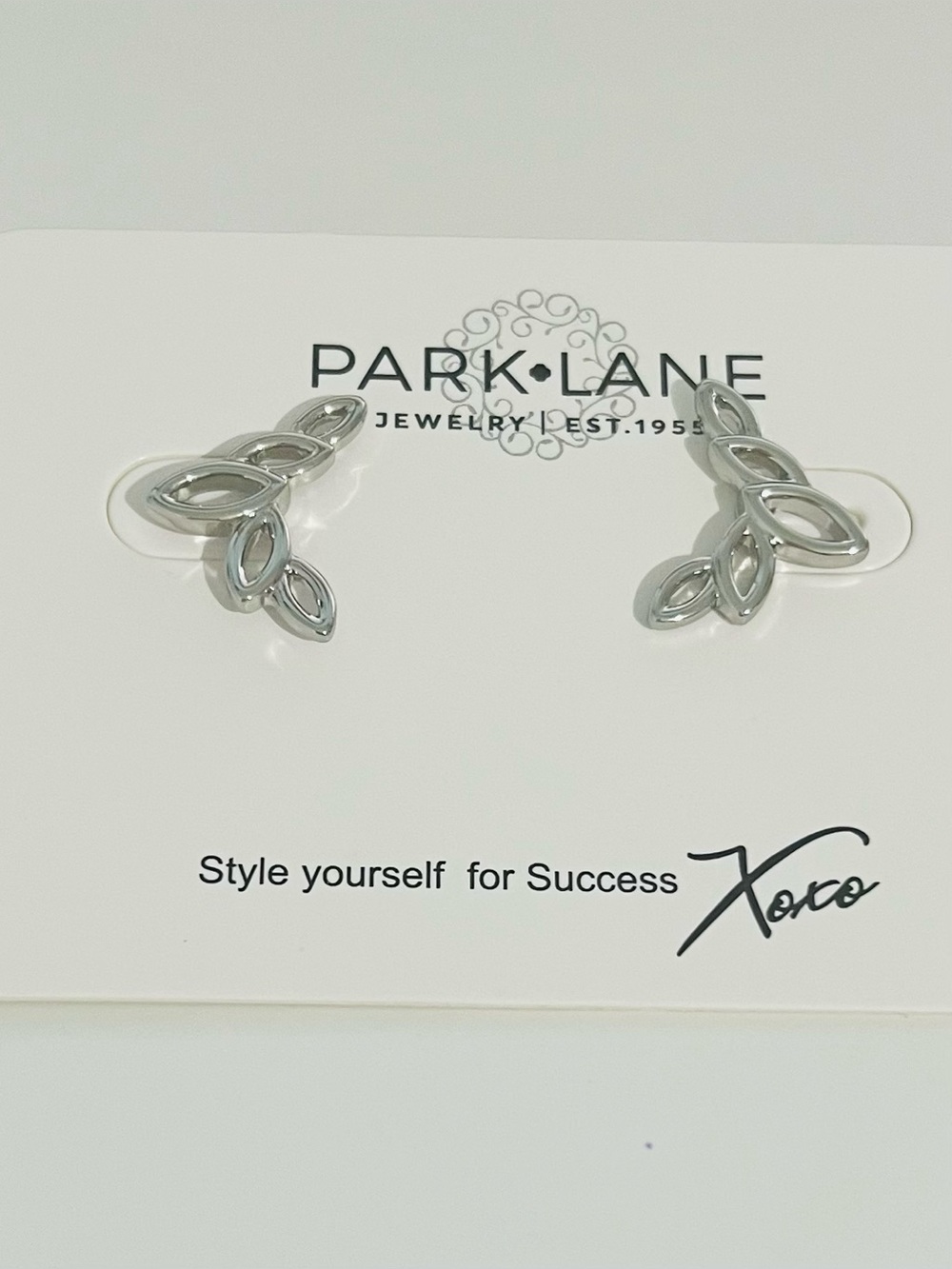 Park Lane Crepe Earrings in Silver Tone-7/8"-New crawlers
Pierced Post